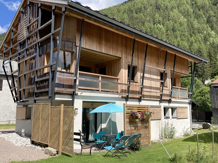 https://espace-ptl.ancv.com/appli/butterfly/data/medias_PA/PHOTOS/220618001003/2206180010038etMvQYmV5-Chalet Walser à louer été hiver 13 personnes 4 étoiles vallée de Chamonix.JPG